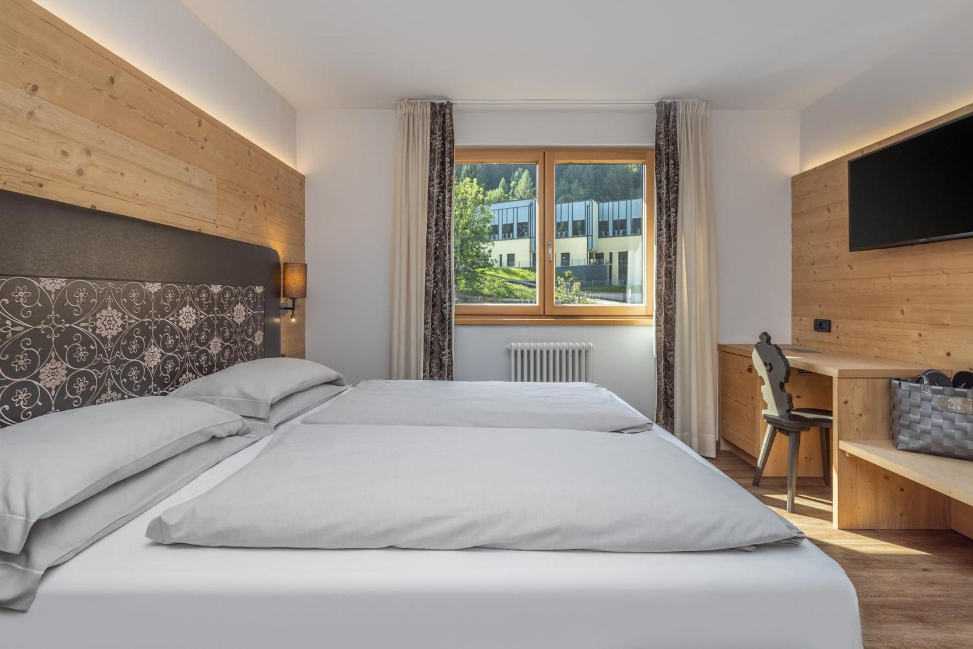 Hotel Sporting Ravelli Mezzana  Eksteriør bilde